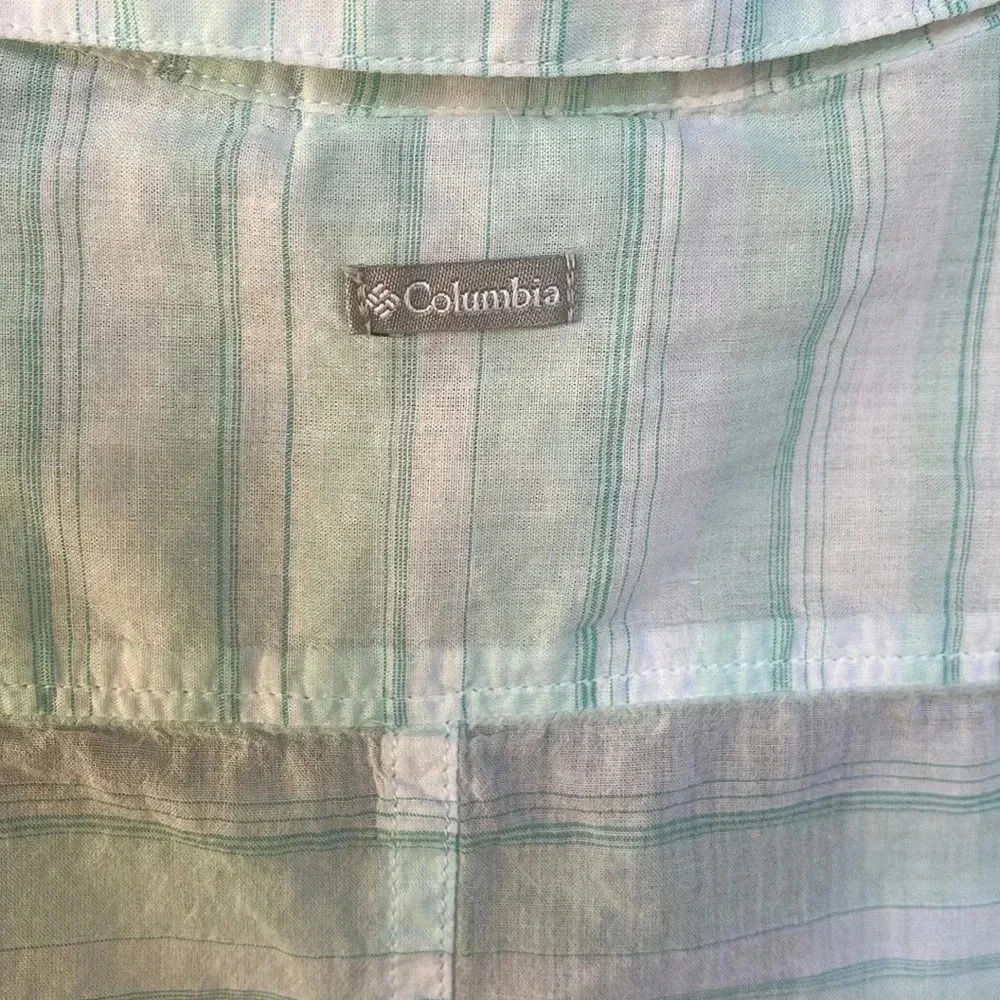 Columbia women’s aquamarine and white striped shirt size small - Picture 4 of 6